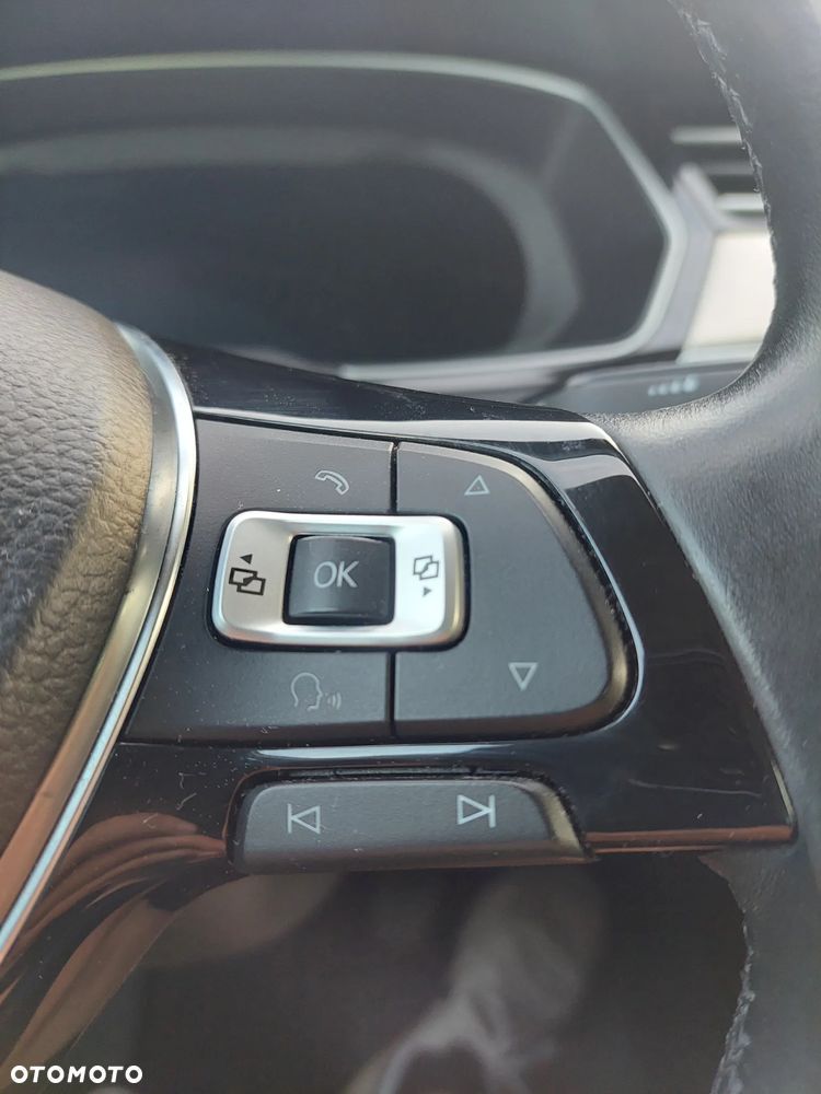 Volkswagen Passat - 13