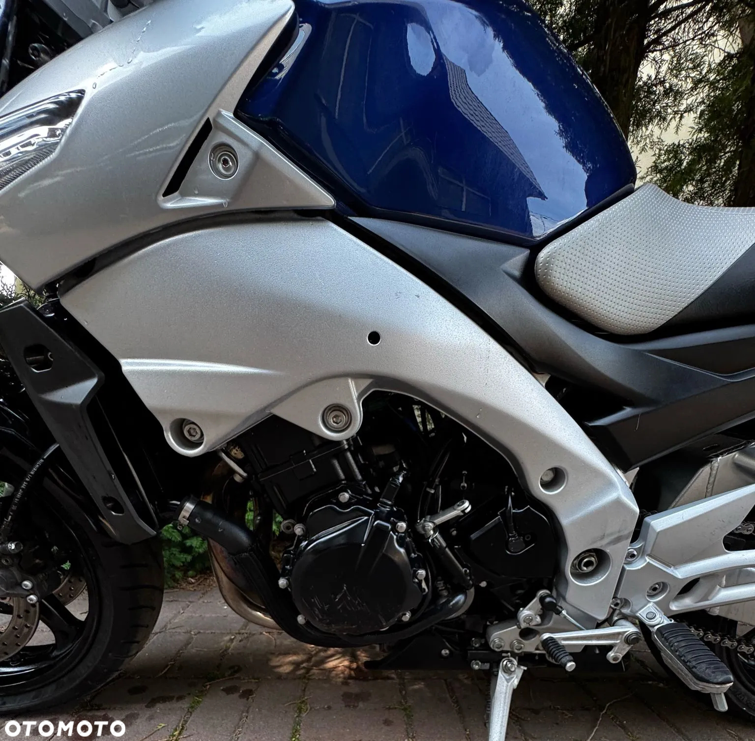 Suzuki GSR - 11