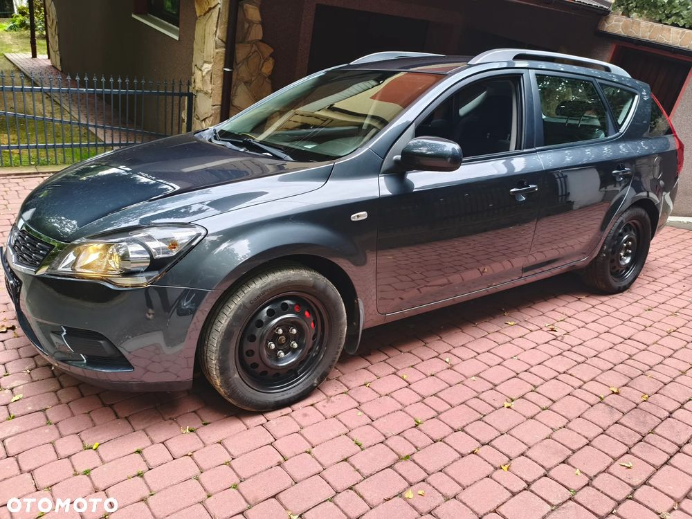 Kia Ceed - 4