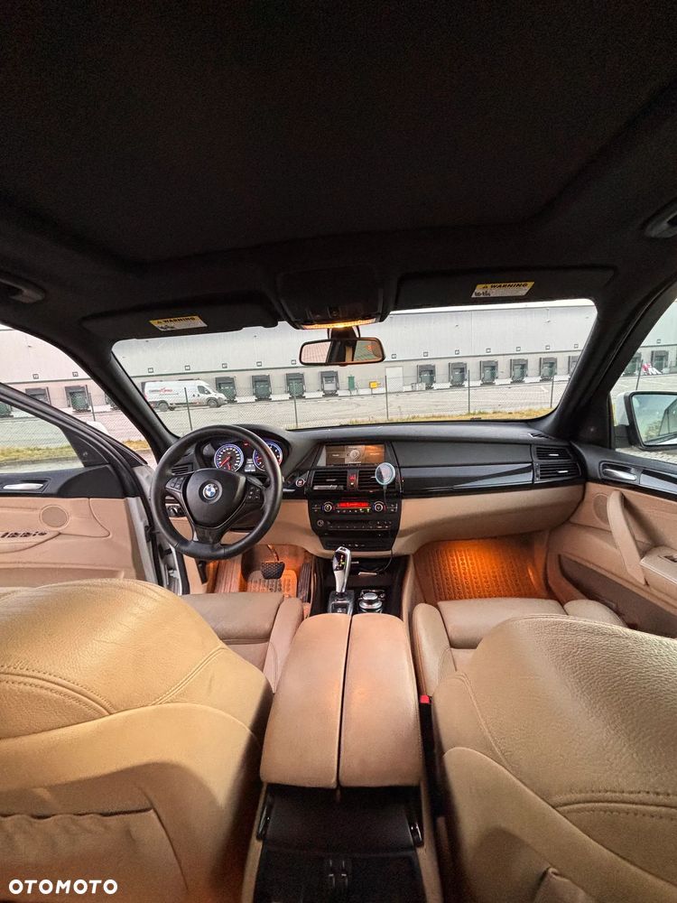 BMW X5 xDrive48i - 14