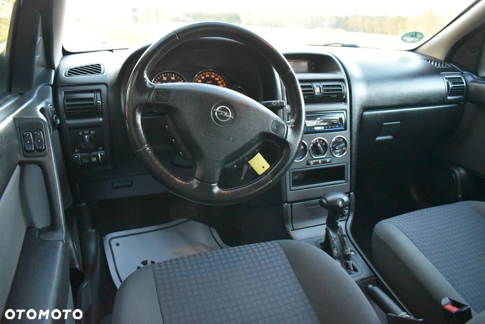 Opel Astra 1.6 NJoy - 19