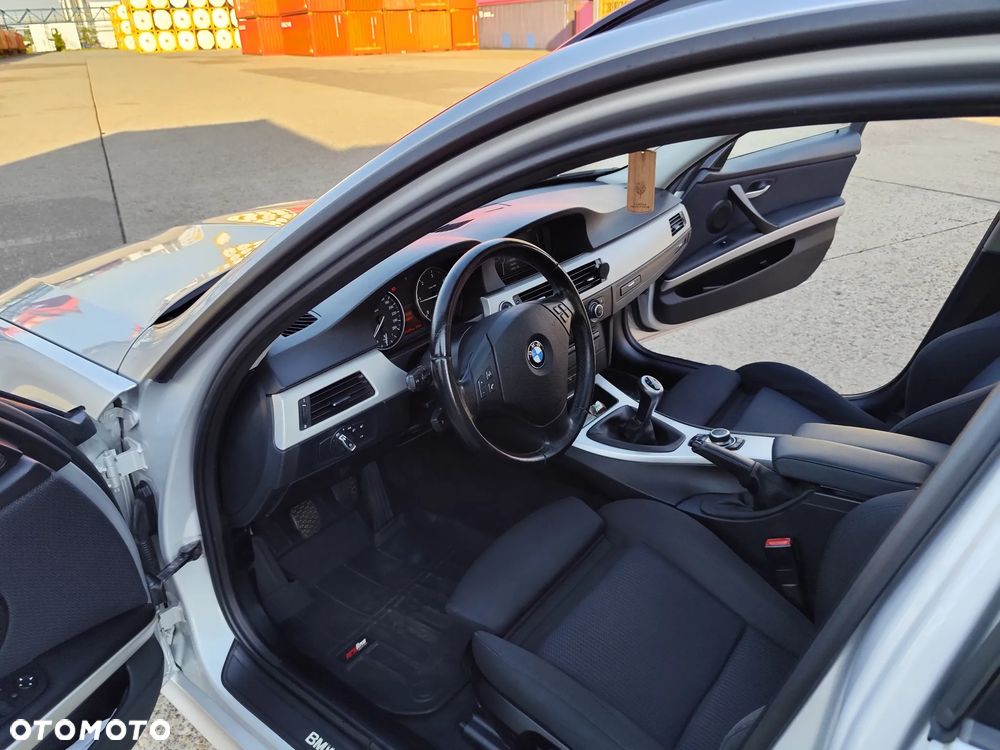 BMW Seria 3 318d DPF Edition Sport - 14