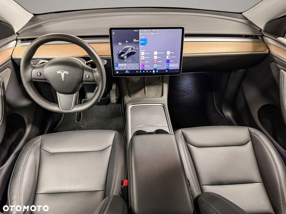 Tesla Model Y Long Range AWD - 19
