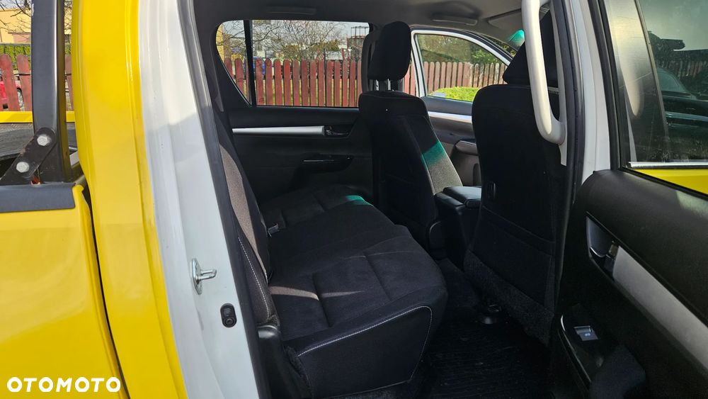 Toyota Hilux 2.8 D-4D Double Cab SR5 4x4 - 28