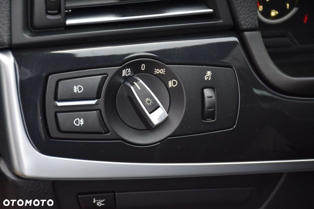 BMW Seria 5 520d xDrive - 15