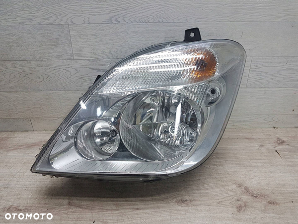 Lampa przednia lewa Mercedes-Benz Sprinter W906 A9068200161