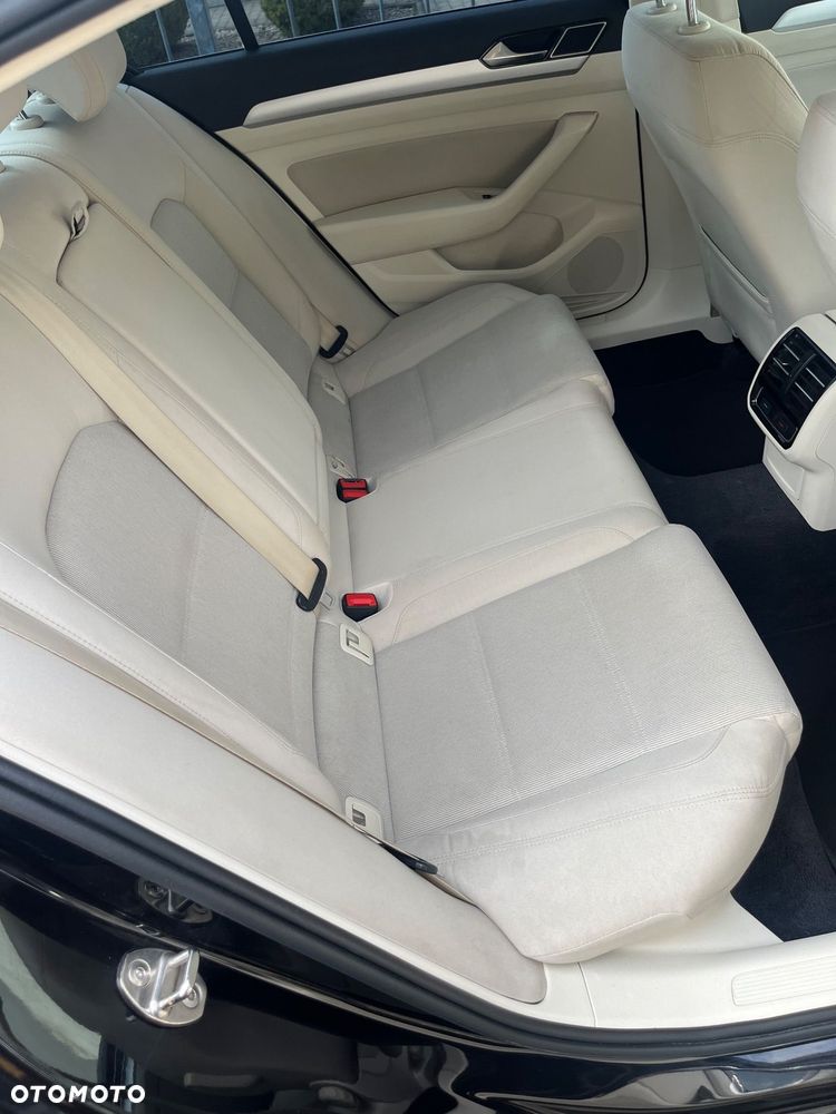 Volkswagen Passat 1.6 TDI SCR DSG - 8