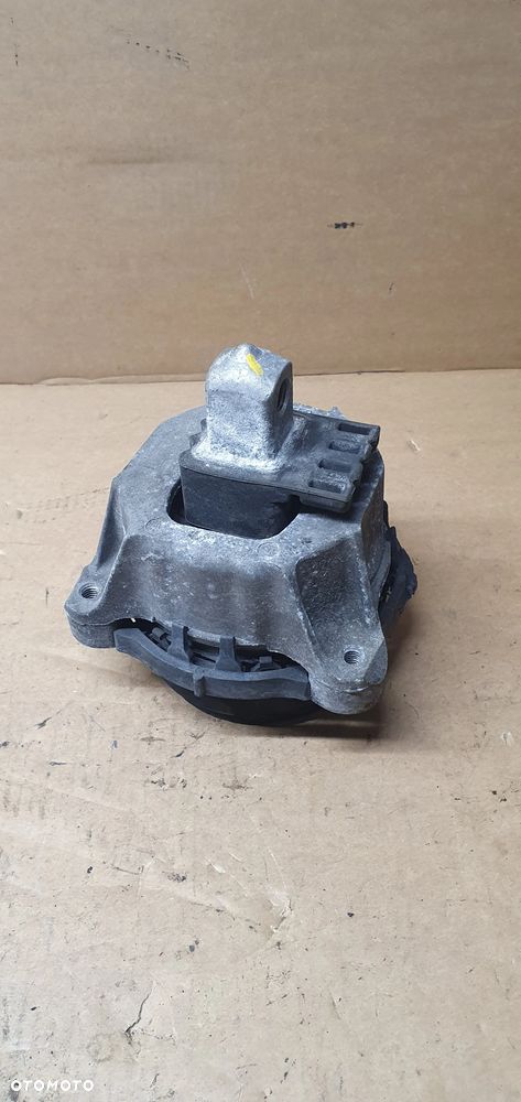 Łapa poduszka silnika lewa BMW M5 G30 F90 4.4 V8 6860457 - 5