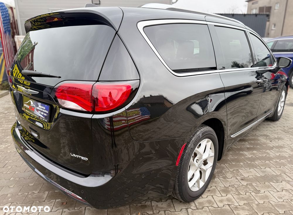 Chrysler Pacifica - 11