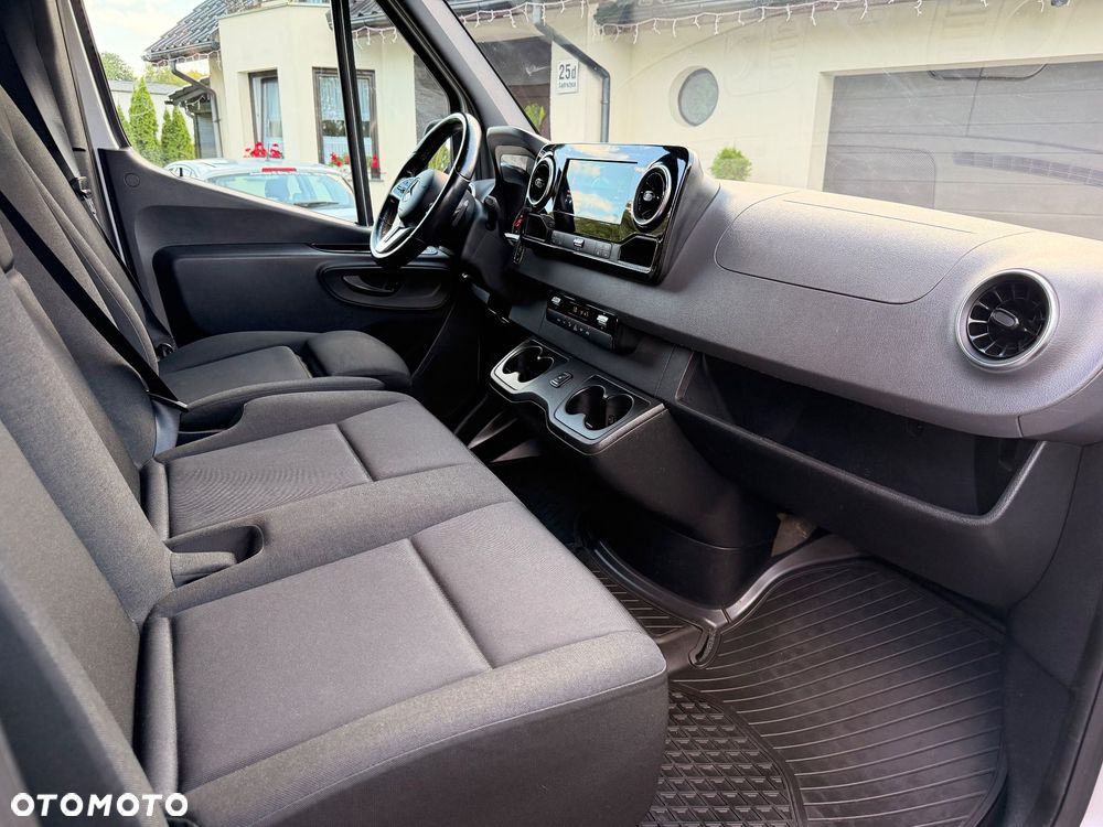 Mercedes-Benz Sprinter - 15