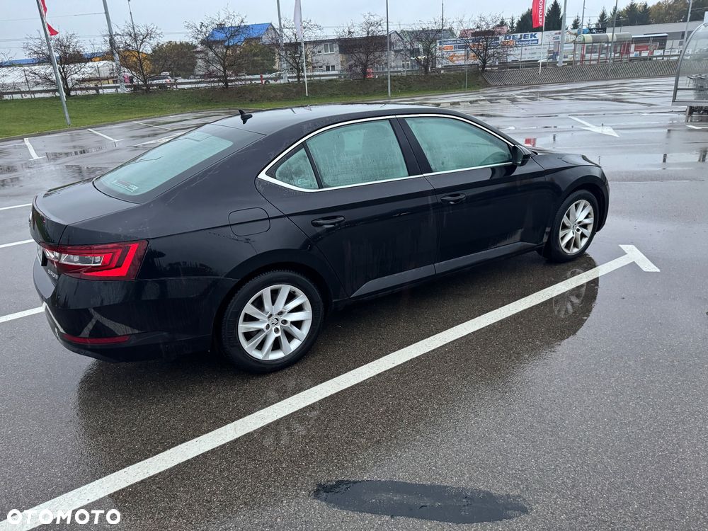 Skoda Superb 2017 photo 5