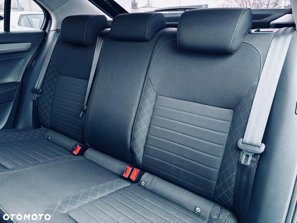 Skoda RAPID Spb 1.0 TSI Style - 12