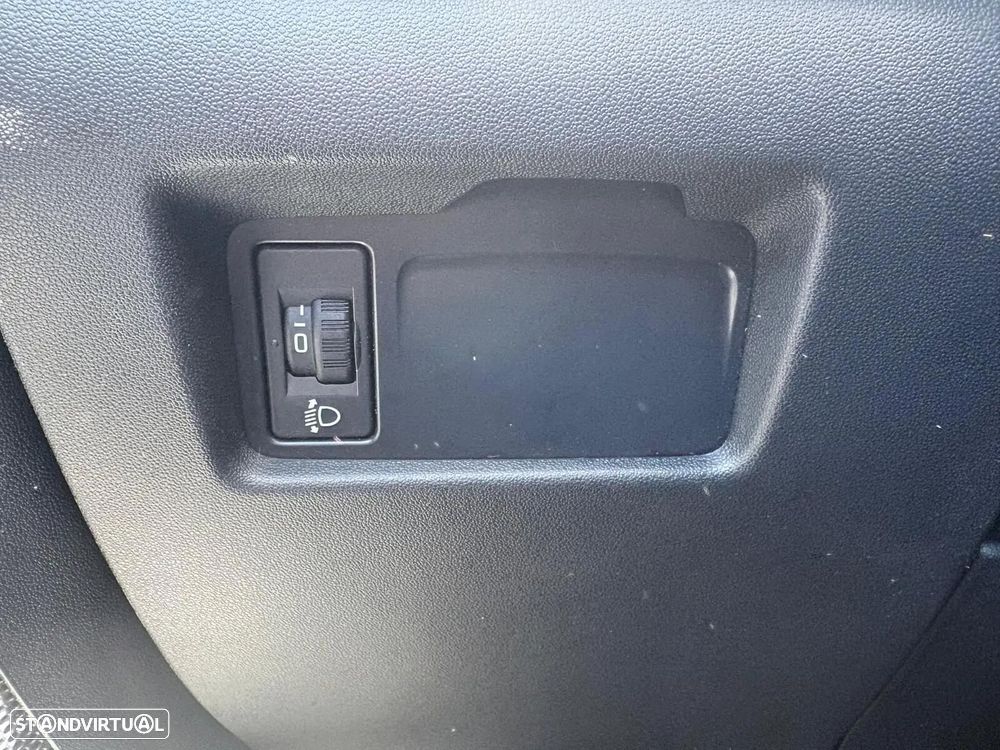Citroën C4 1.6 BlueHDi Feel EAT6 - 37