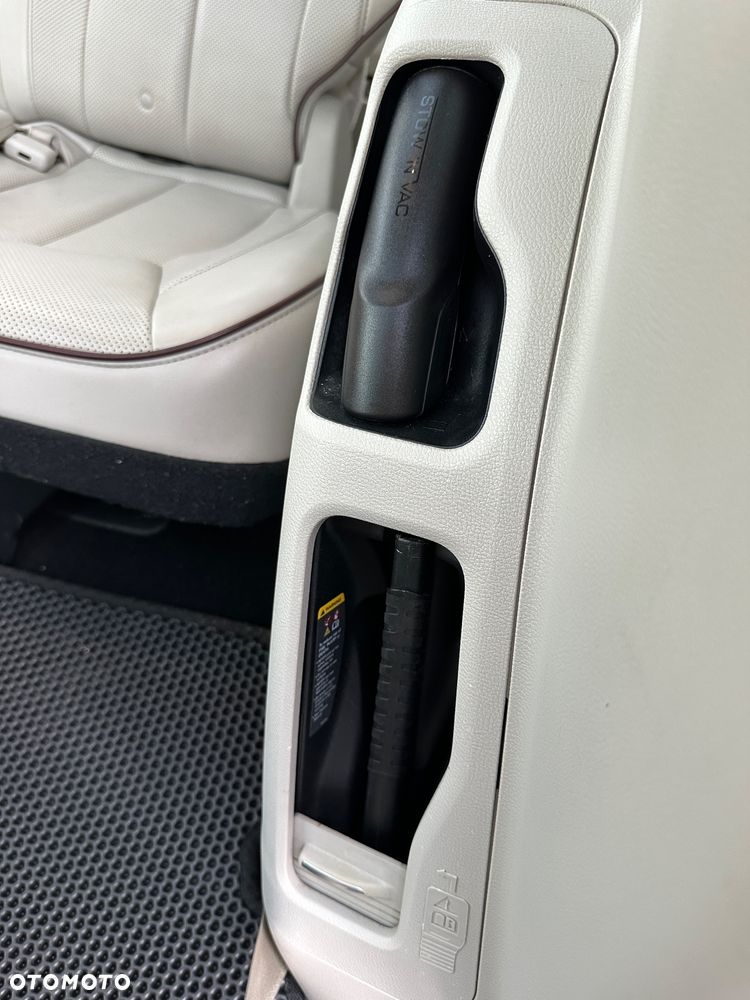 Chrysler Pacifica - 15