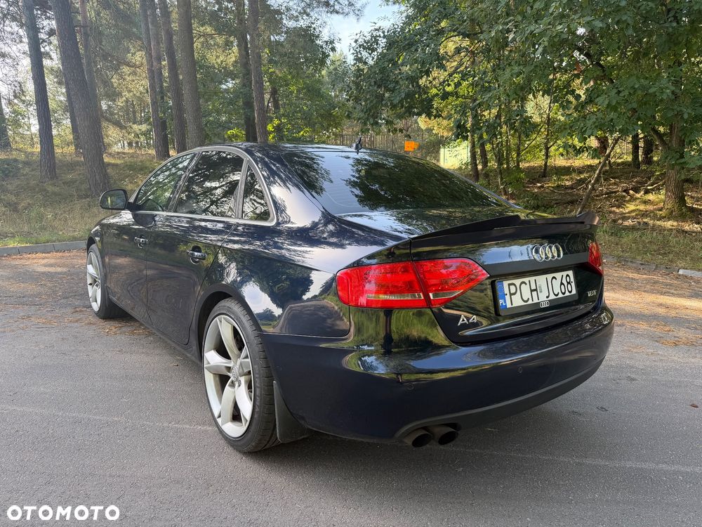 Audi A4 Limousine - 4