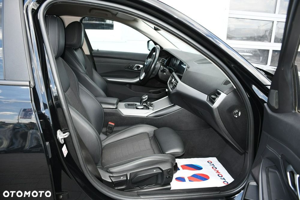 BMW Seria 3 320d mHEV - 29