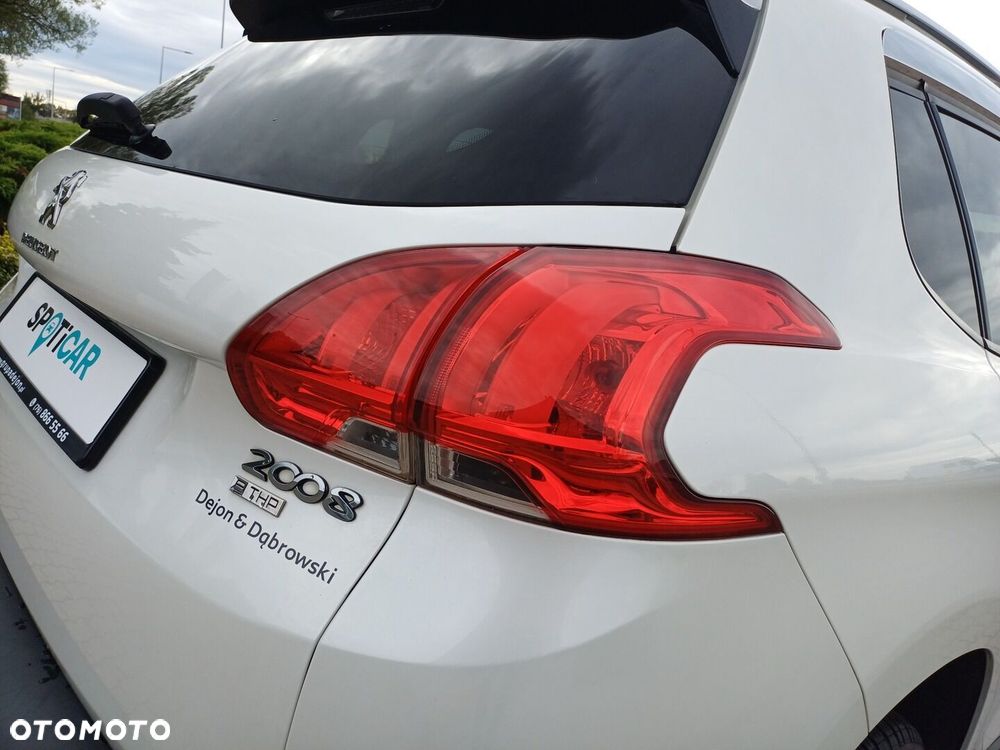 Peugeot 2008 1.2 Pure Tech Style S&S - 11