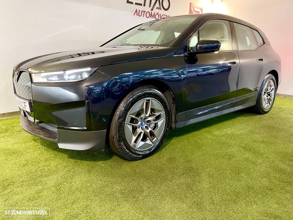 BMW iX xDrive 40 - 11