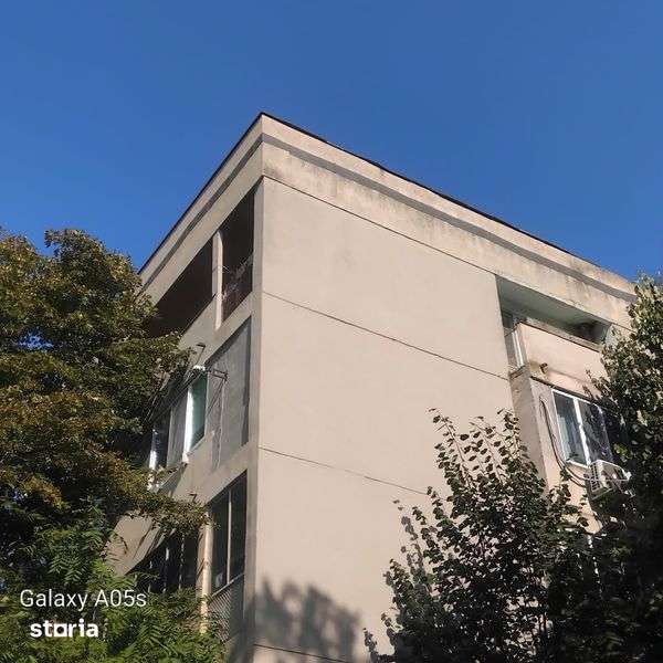 Vand apartament cu ate la zi in oltenita Bdul 1 dicembre lunga gaze — fotografia 1