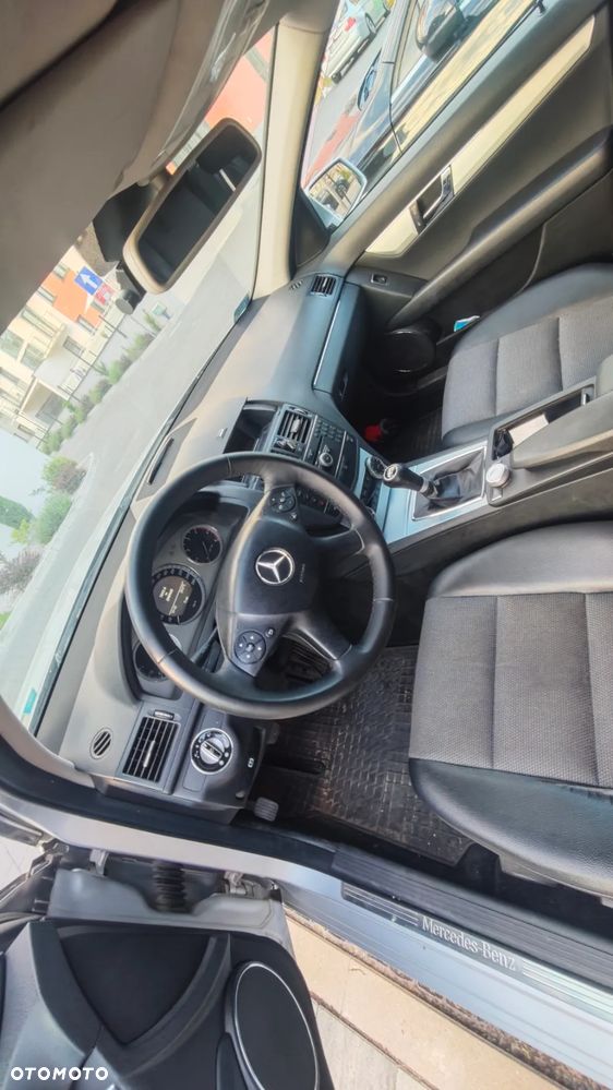 Mercedes-Benz Klasa C 220 CDI DPF Avantgarde - 23