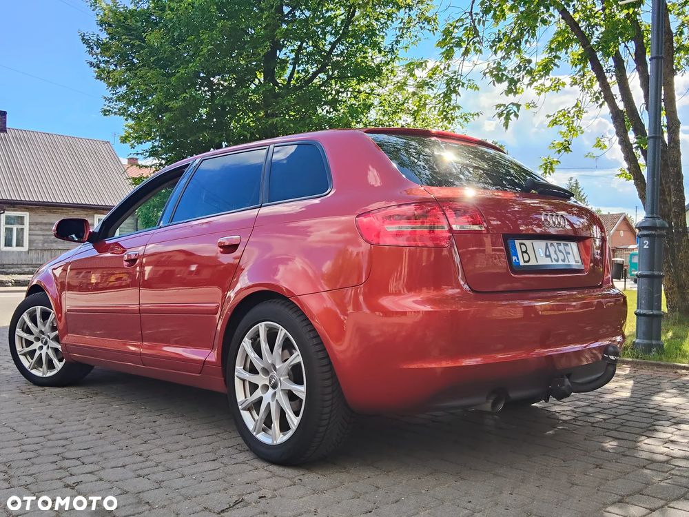 Audi A3 Sportback 1.6 TDI DPF S tronic Ambiente - 2