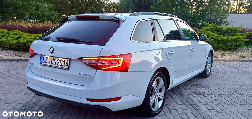 Skoda Superb 2.0 TDI Premium Edition - 23