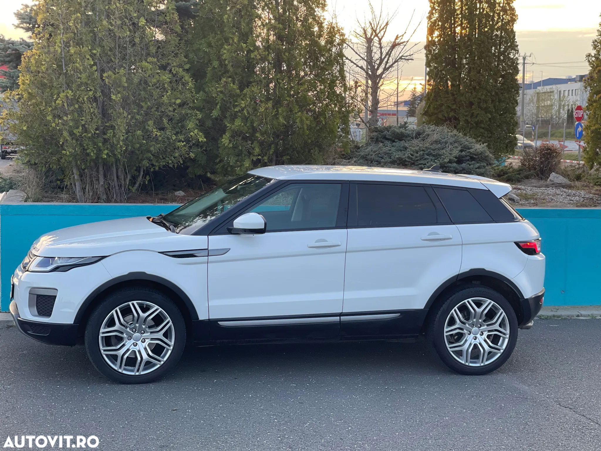 Land Rover Range Rover Evoque 2.0 D150 R-Dynamic SE - 23