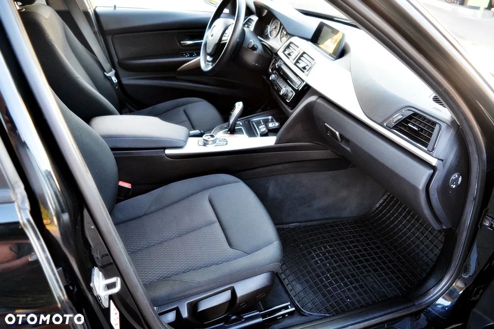 BMW Seria 3 318d - 19