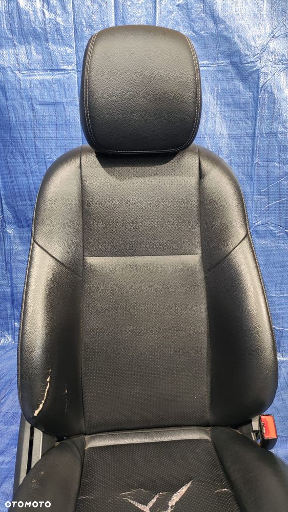 FOTEL PRAWY PRZÓD EKO SKÓRA EKOSKÓRA CZARNA PERFOROWANA GRZANY OSŁONA PRZEŁĄCZNIK PANEL ZAGŁÓWEK AIRBAG PODUSZKA MERCEDES W205 - 5
