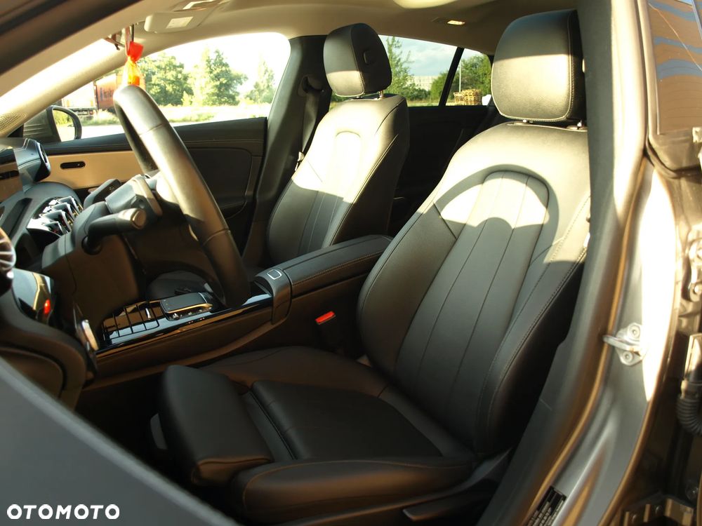 Mercedes-Benz CLA 220 d 8G-DCT - 25