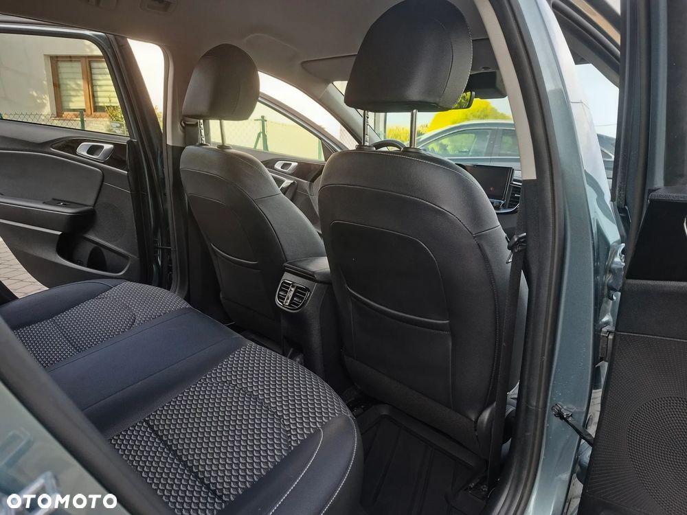 Kia Ceed 1.5 T-GDI Business Line DCT - 12