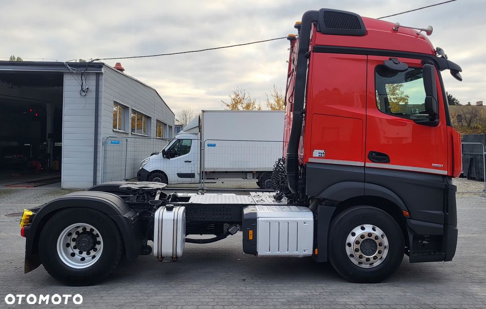 Mercedes-Benz 1851 - 4