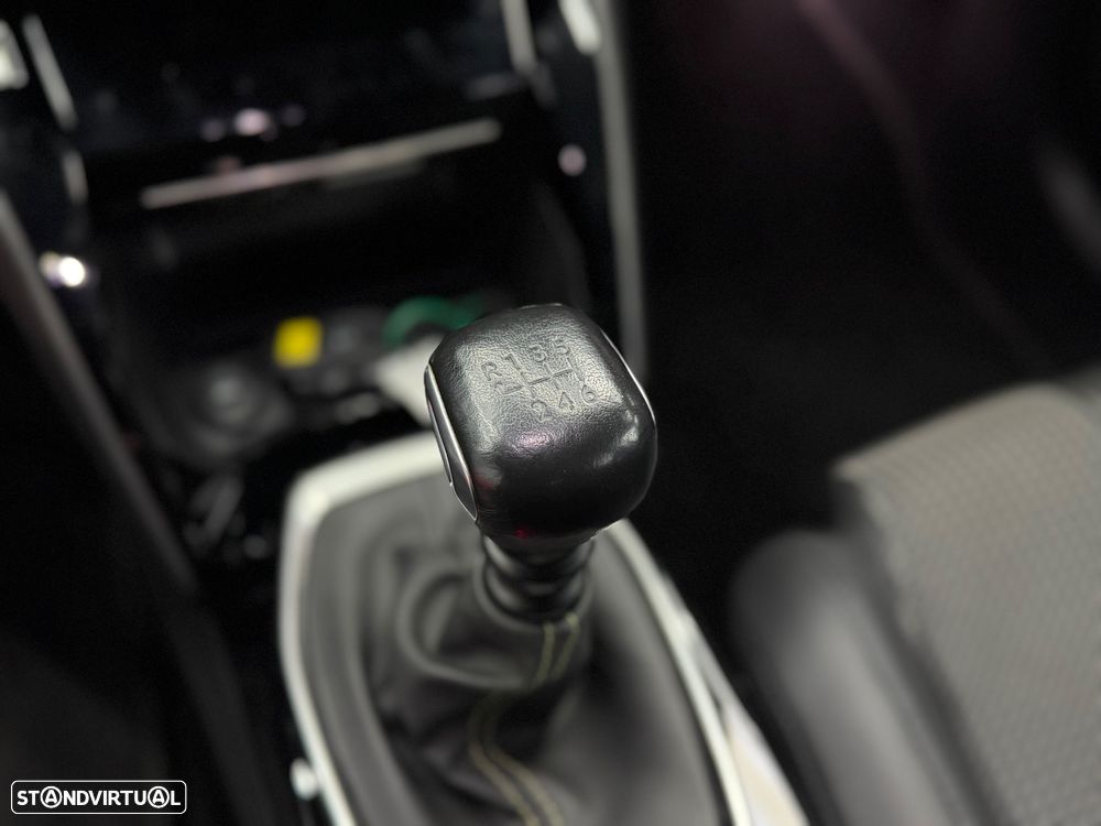 Peugeot 208 1.5 BlueHDi GT — fotografia 15