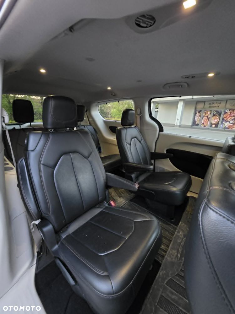 Chrysler Pacifica - 23