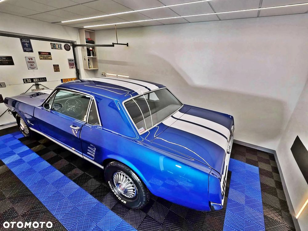 Ford Mustang - 22
