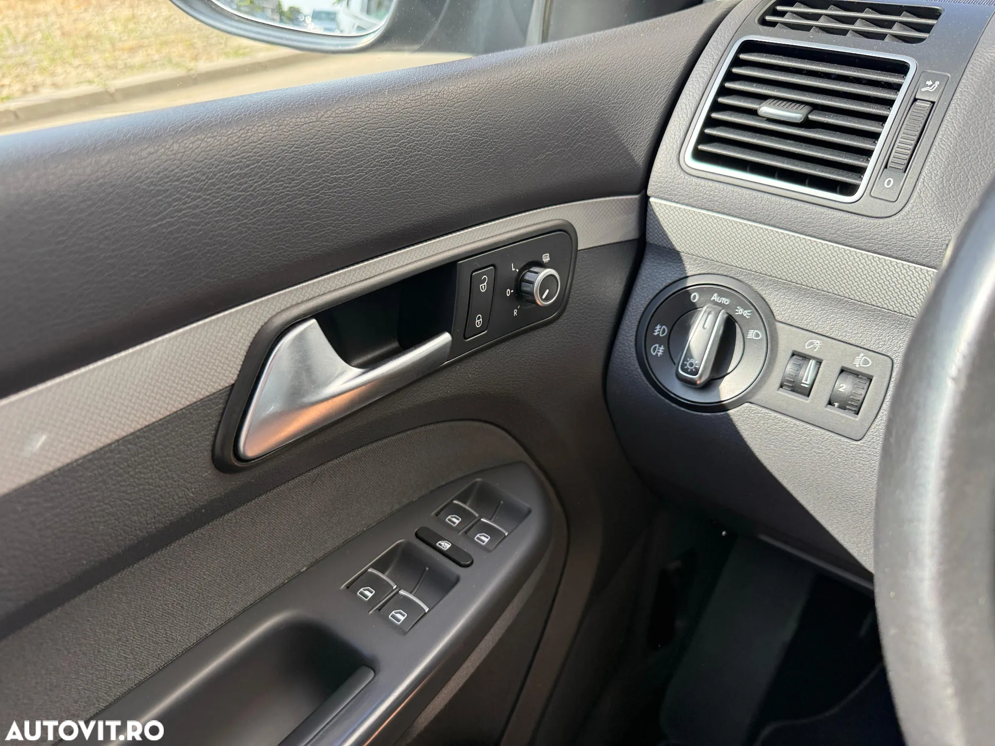 Volkswagen Touran 2.0 TDI DPF BlueMotion Technology MATCH - 10