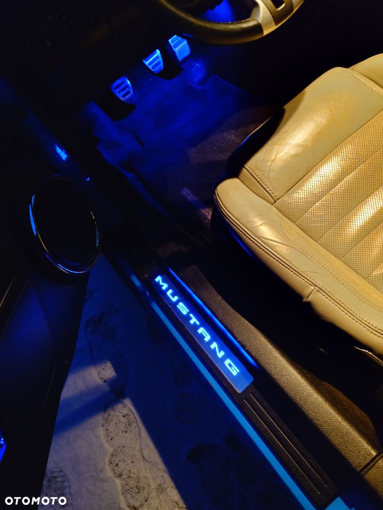 Ford Mustang - 4