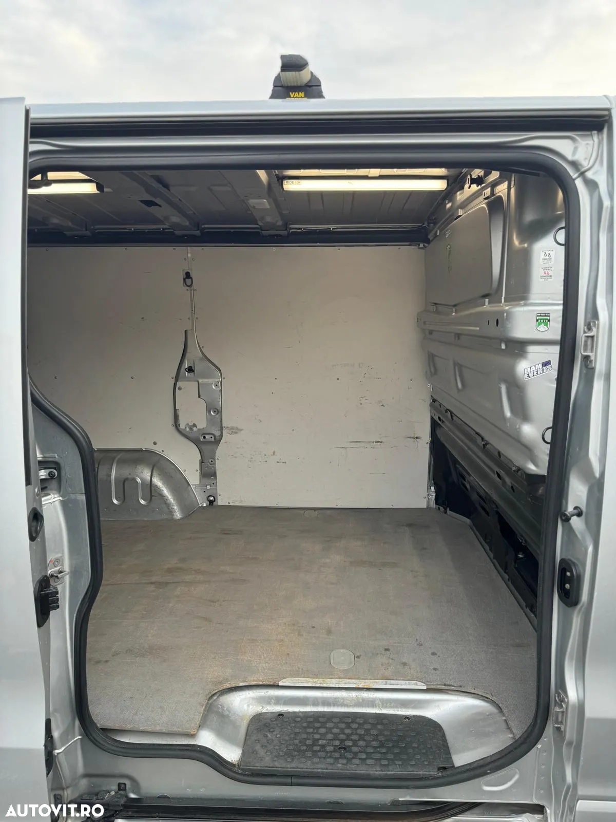 Opel Vivaro - 19