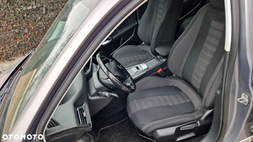 Peugeot 308 1.2 PureTech Allure S&S - 15