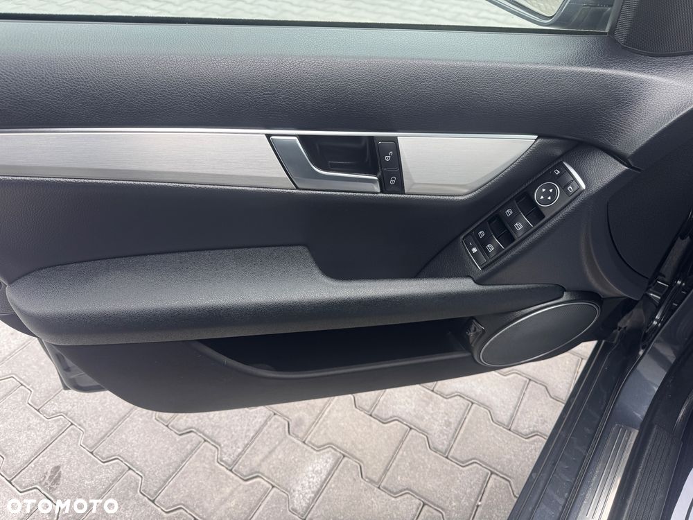 Mercedes-Benz Klasa C 200 CDI DPF (BlueEFFICIENCY) Elegance - 27