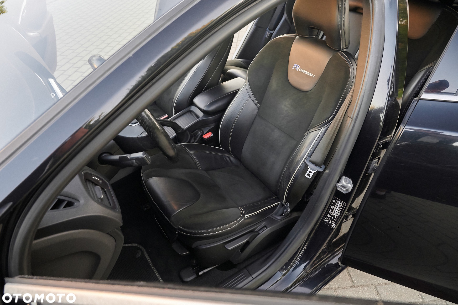 Volvo V40 D2 R-Design - 31