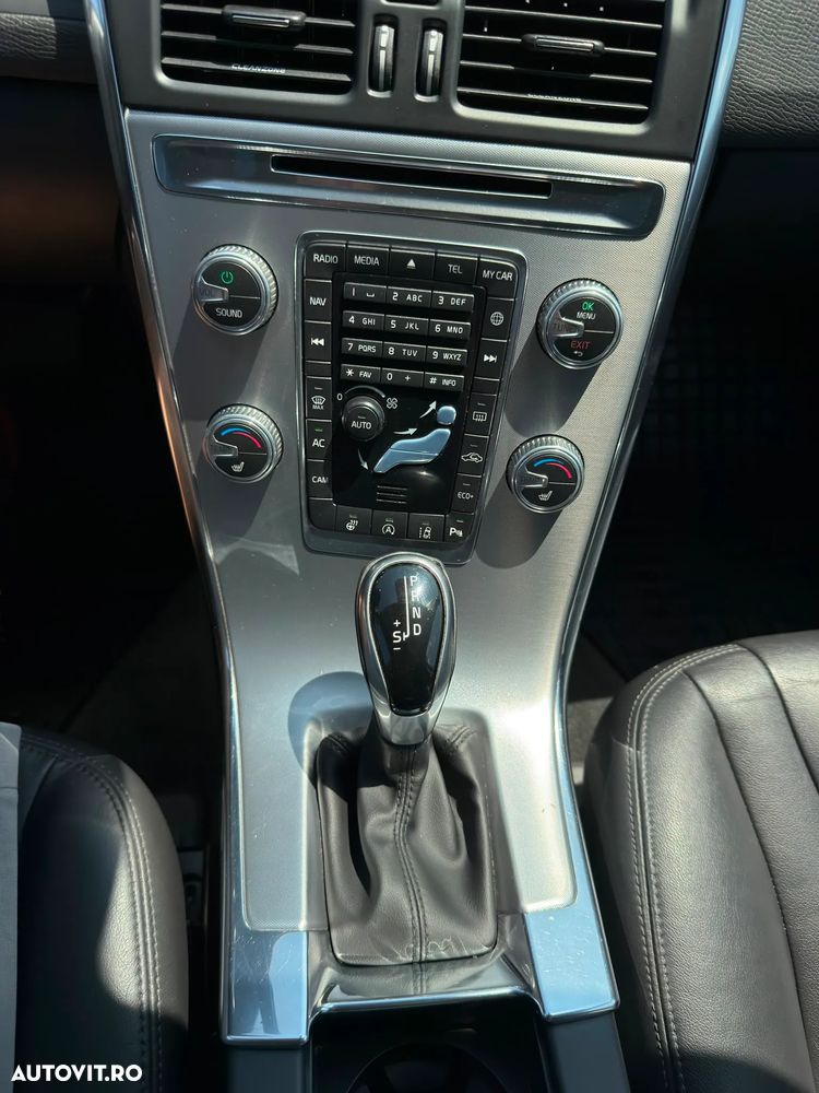 VOLVO XC60 2017 — imagine 16