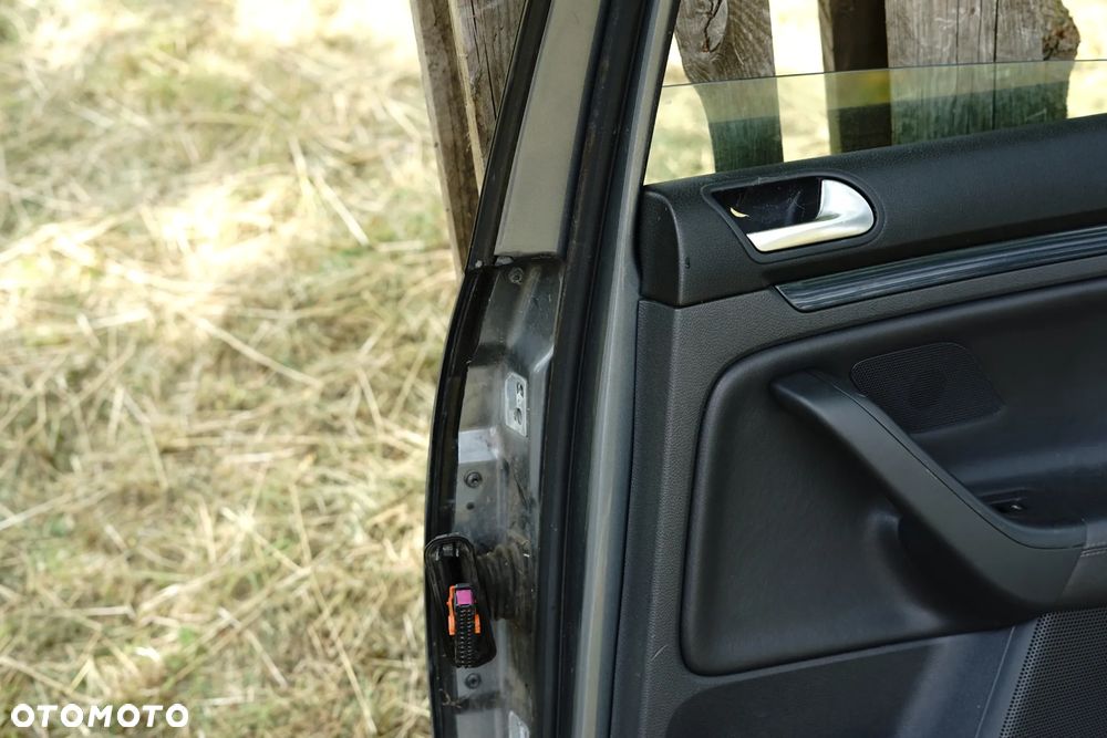 Drzwi tył tylne prawe VW Golf V 5d HB LA7T - 11