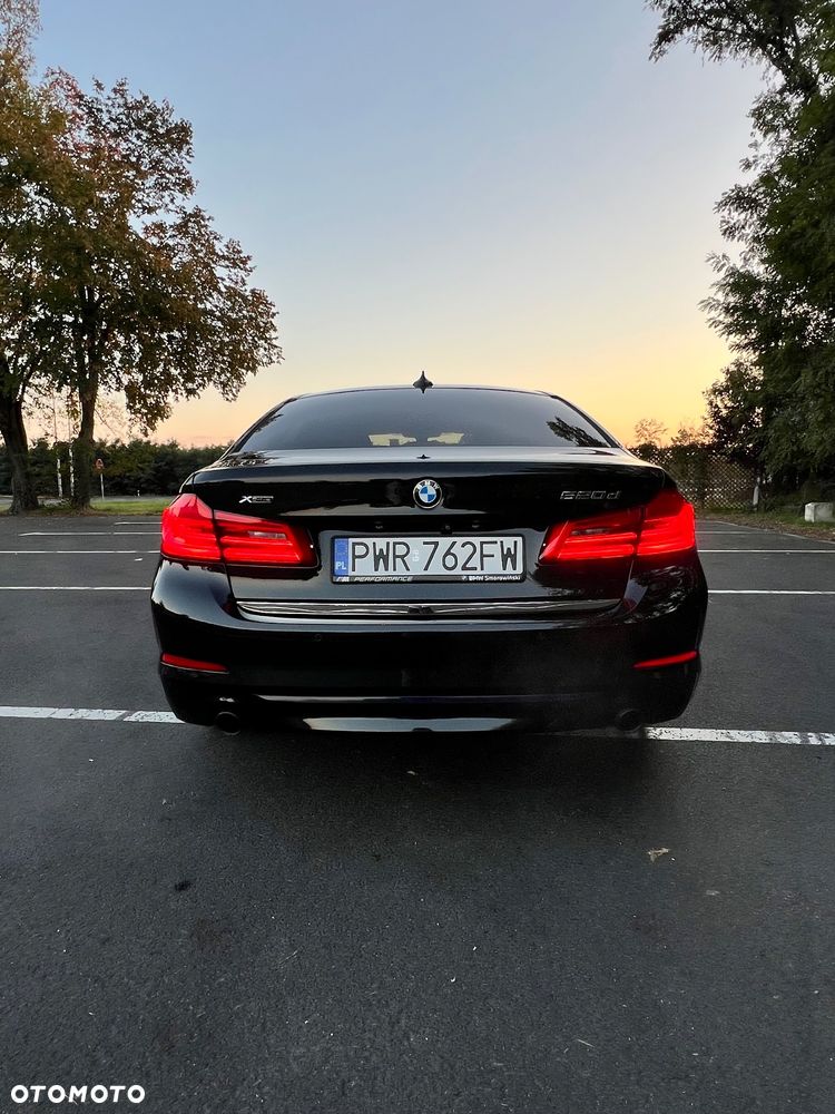 BMW Seria 5 520d xDrive - 12