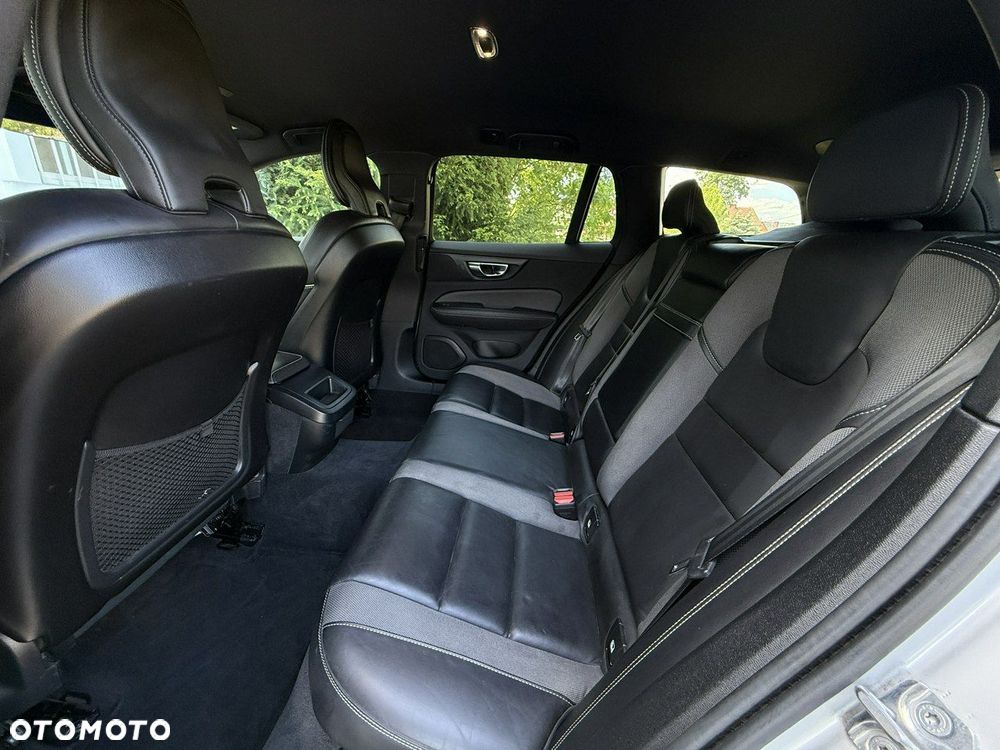 Volvo V60 T4 Geartronic R-Design - 36