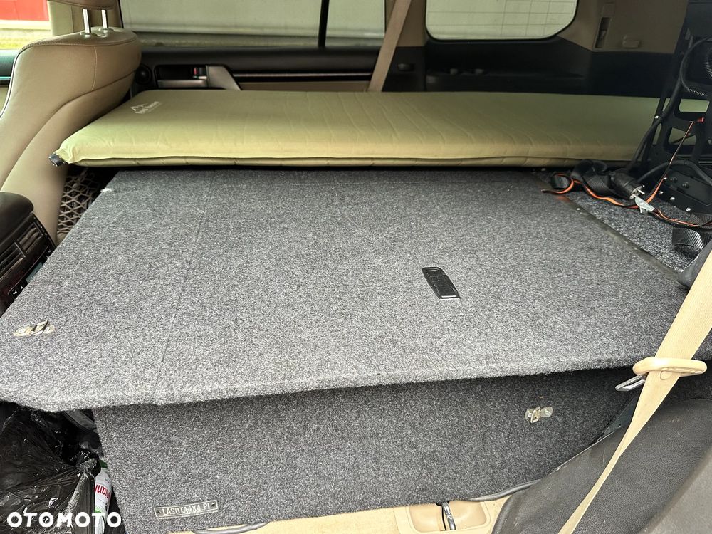 Toyota Land Cruiser - 13
