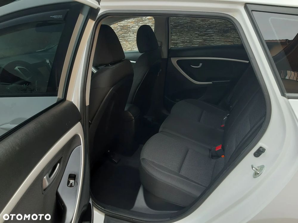 Hyundai i30 blue 1.4 YES Gold - 32