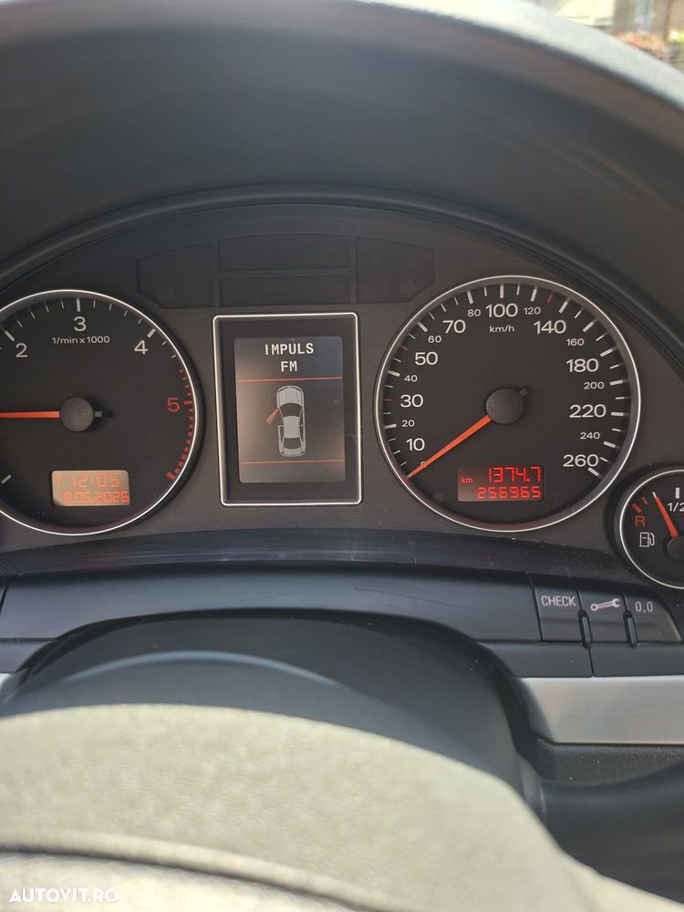 Audi A4 Limuzina 2.0 TDI - 6