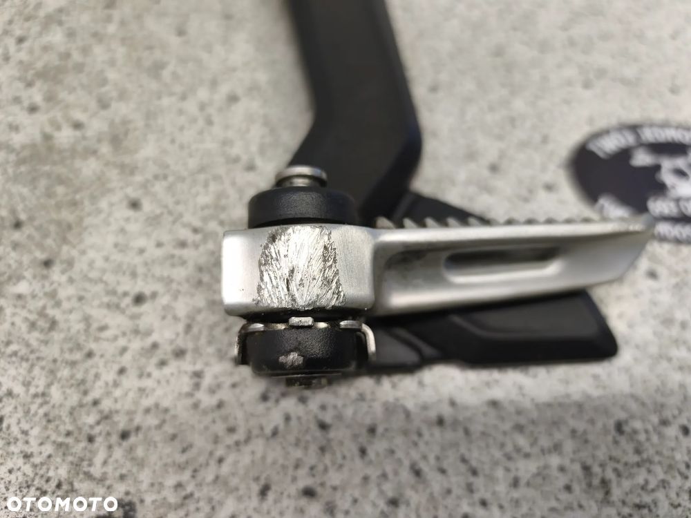 Set lewy tył, podnóżek pasażera Triumph Trident 660 2022 - 5