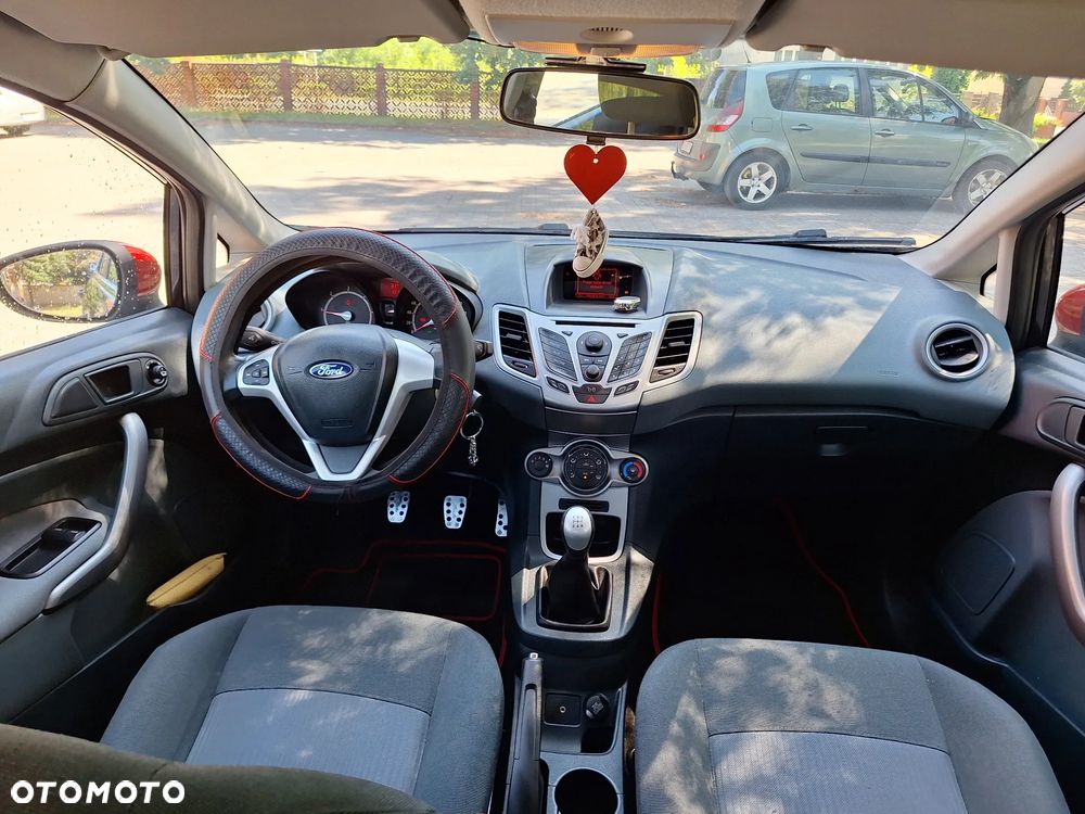 Ford Fiesta 1.6 TDCi DPF Gold X - 6